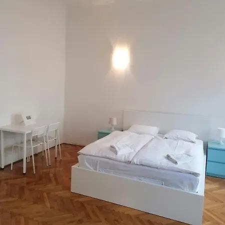 Live Like Local - Vinohrady Praag